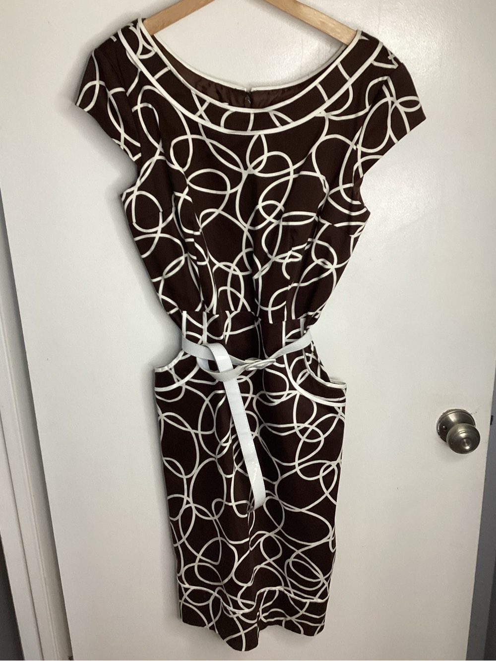 London Style Brown and White Cutout Midi Dress with Belt 16